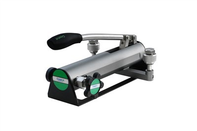 Pompă pneumatică portabilă de presiune